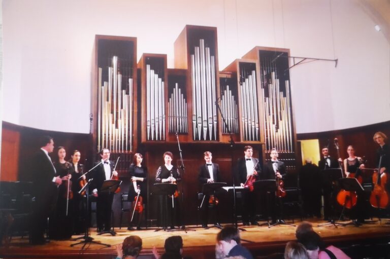 Orchestra de Cameră PHILARMONIA București și dirijorul Nicolae Iliescu